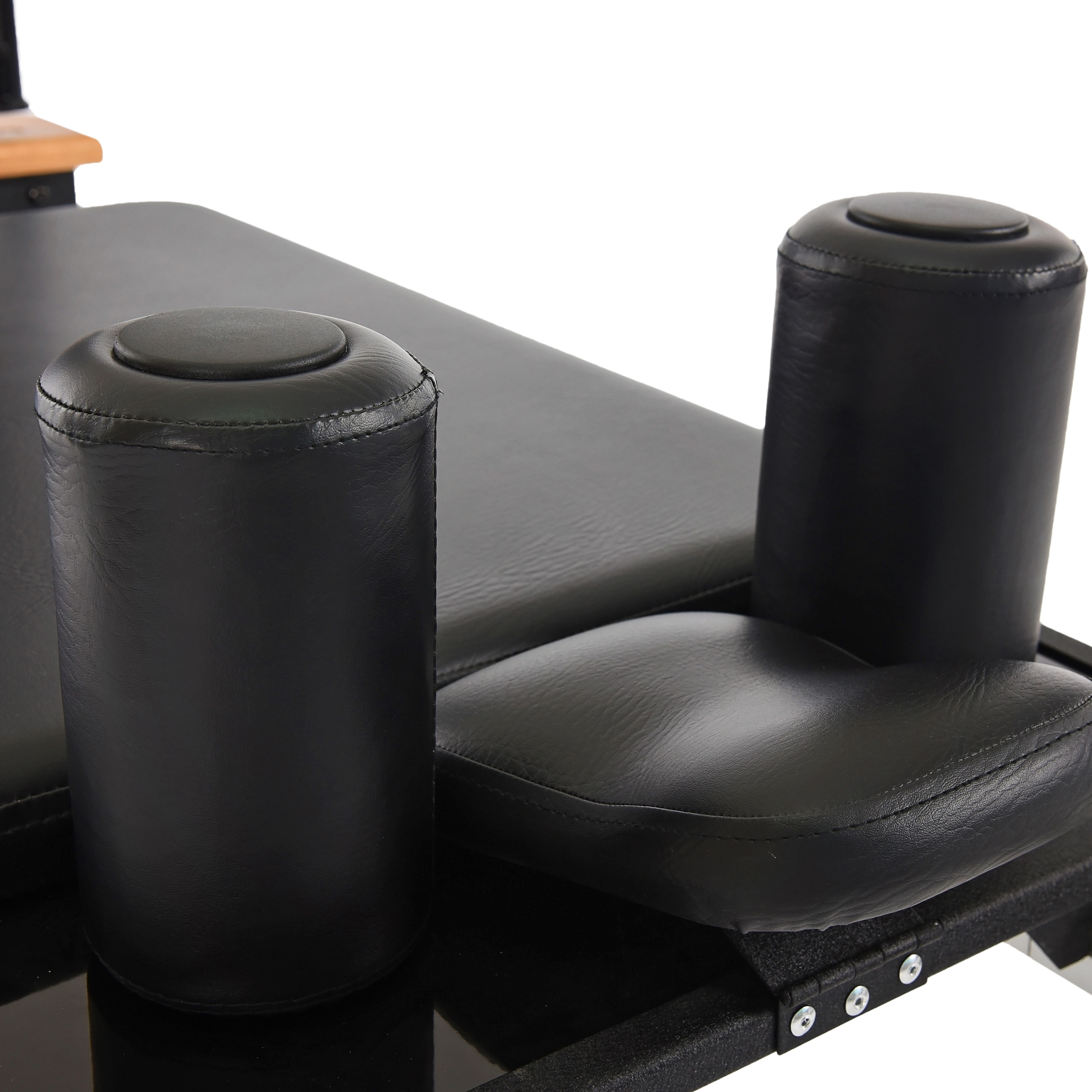 AeroPilates Pro Series Reformer 565 High-density upholstered shoulder pads.